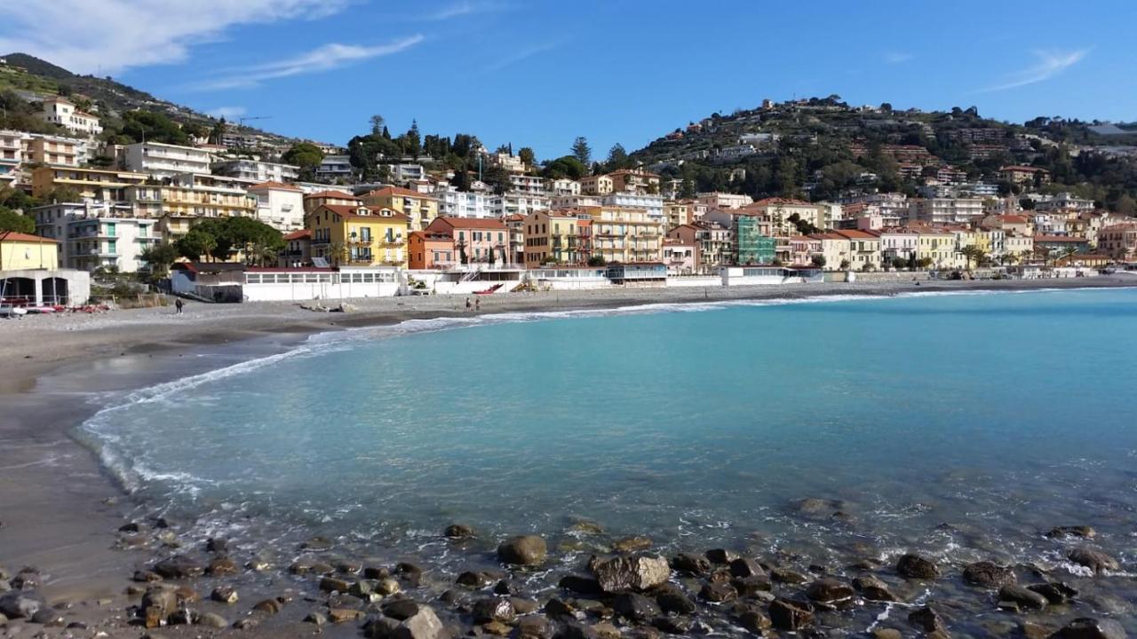 086 - Sunshine Home, 5 Minuti Dalla Spiaggia - Parcheggio Privato Gratis Incluso Ospedaletti Exterior foto